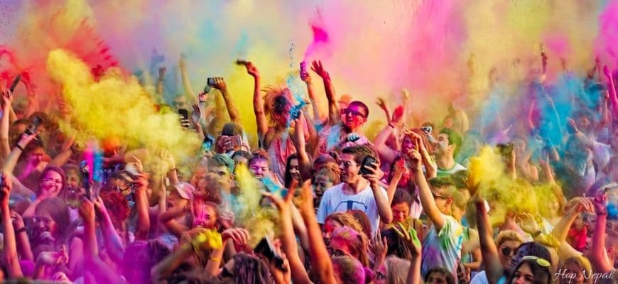 नेपालमा होली: रङ, संस्कृति र मिथकको उत्सव Featured Image